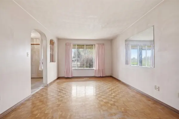 60 Rexford DR, Hamilton, ON L8W 2L9