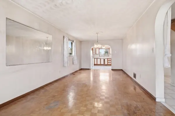 60 Rexford DR, Hamilton, ON L8W 2L9