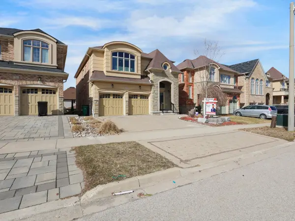 584 Pinery TRL, Waterloo, ON N2V 2Y3