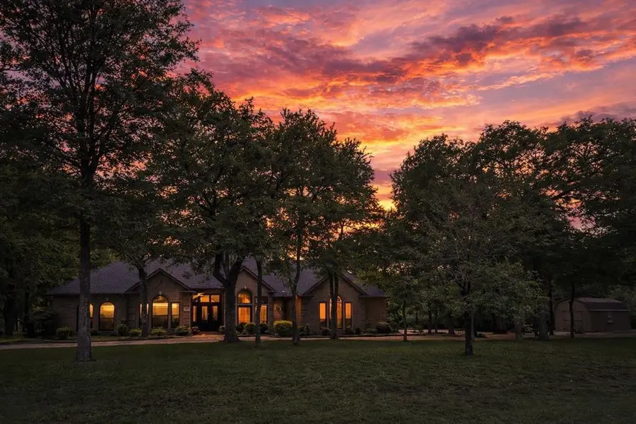 600 Diamond Point Drive, Oak Point, TX 75068