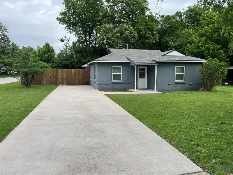 401 S Mcentire Court, White Settlement, TX 76108