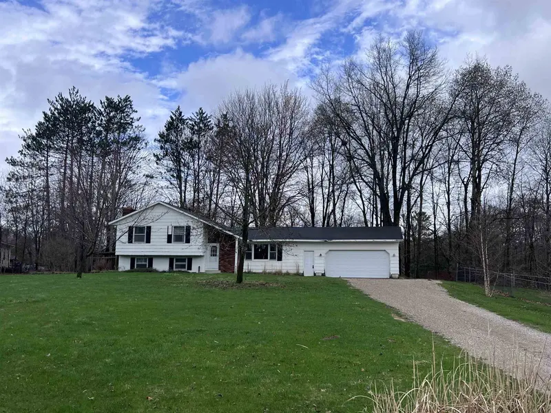 8320 W Whispering Pine CIR, Lake Twp, MI 49651