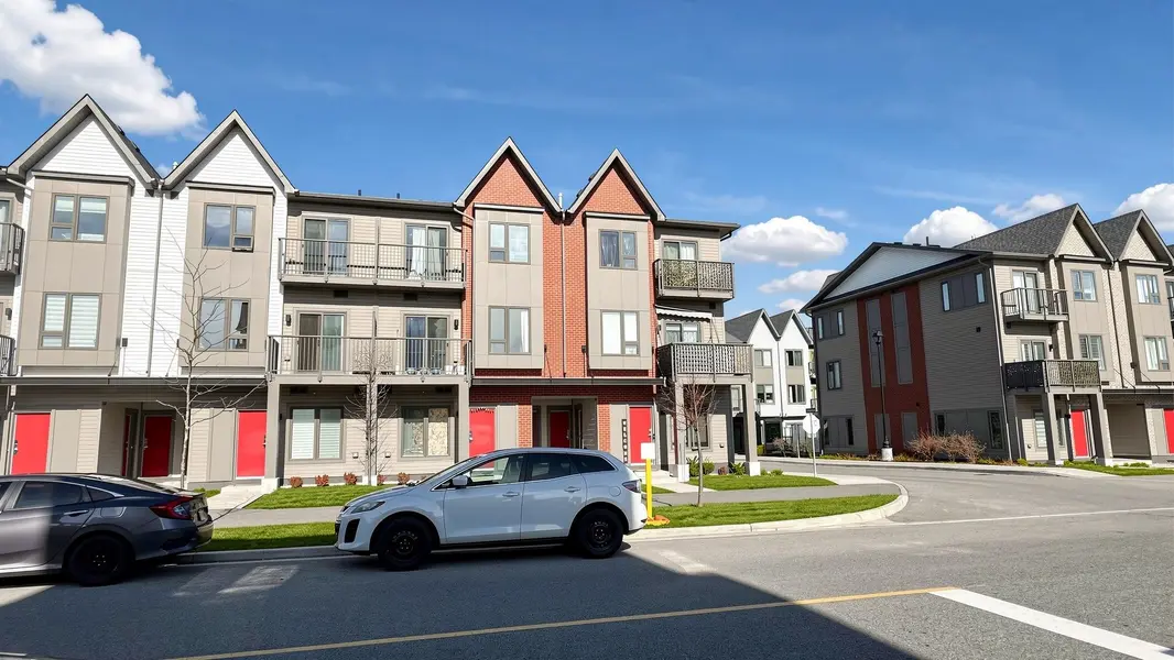 2635 William Jackson DR #1119, Pickering, ON L1X 0L6