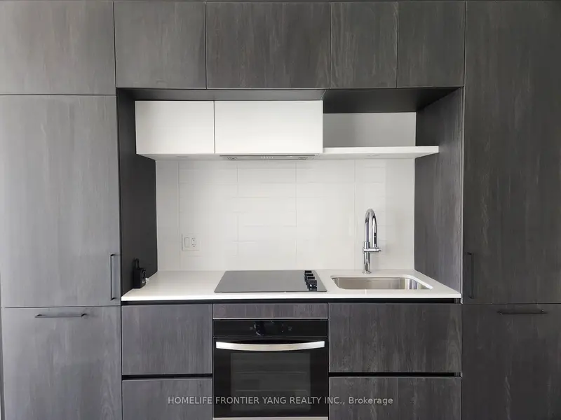 6 David Eyer RD #417, Richmond Hill, ON L4S 1M4