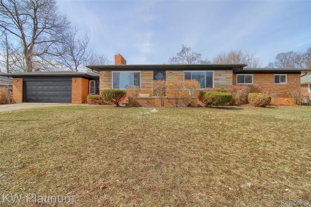 20121 Woodingham DR, Detroit, MI 48221