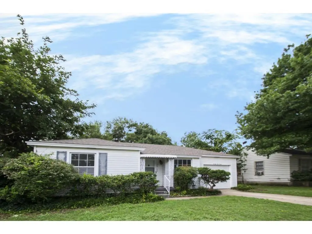 2912 W Clarendon Drive, Dallas, TX 75211