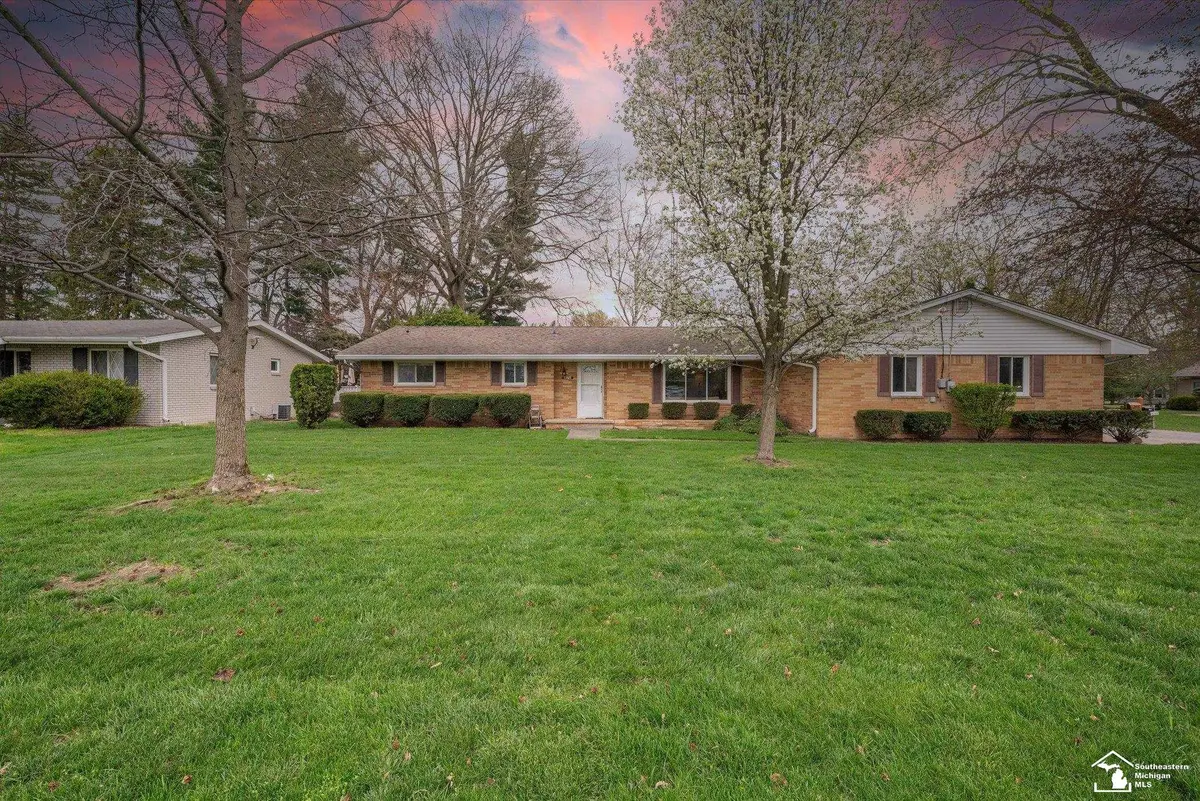 1170 Hillcrest DR, Bedford Twp, MI 48182