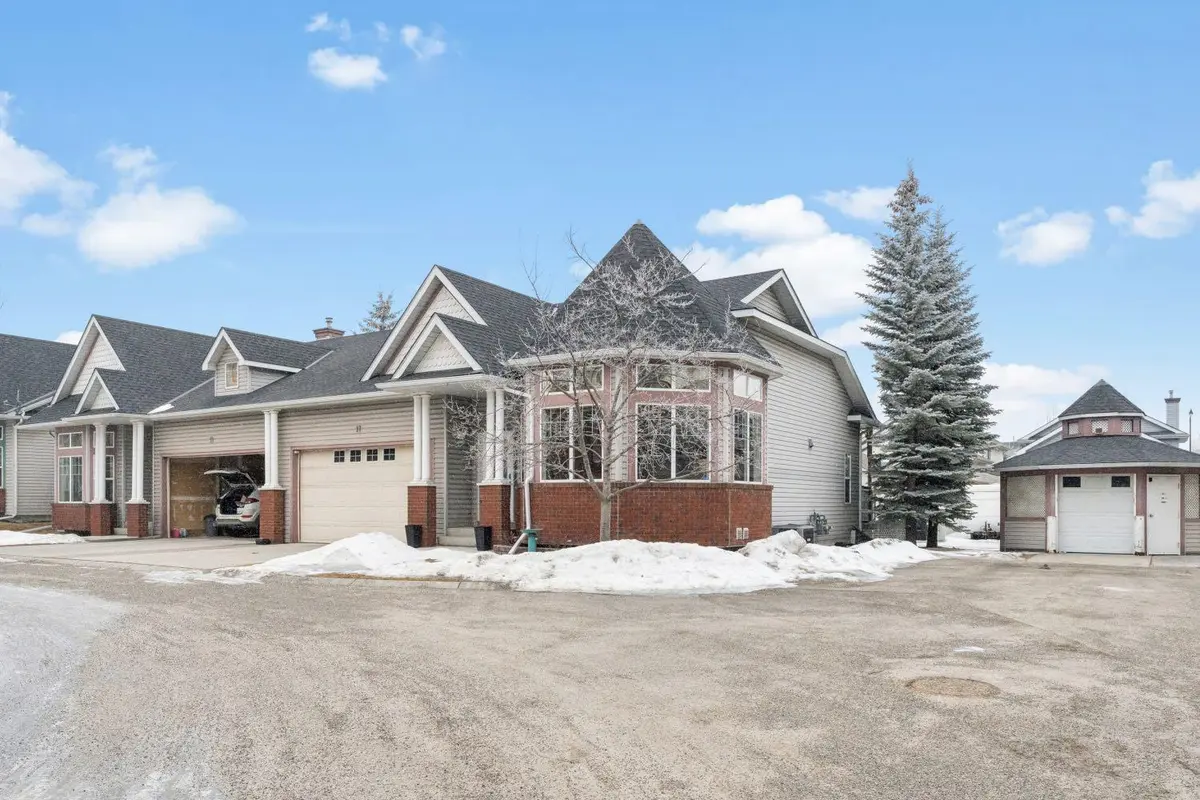 17 Prestwick Pond TER SE, Calgary, AB T2Z 3Z7