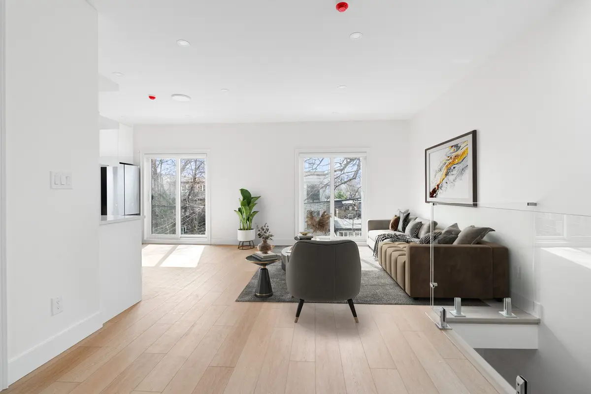 21 Farnham AVE #Laneway, Toronto C02, ON M4V 1H6