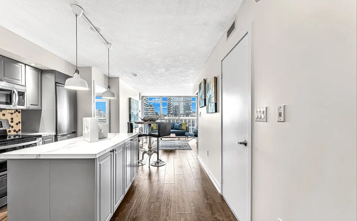 25 Capreol CT #1505, Toronto C01, ON M5V 3Z7