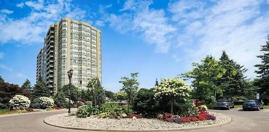 1880 Valley Farm RD #423, Pickering, ON L1V 6B3