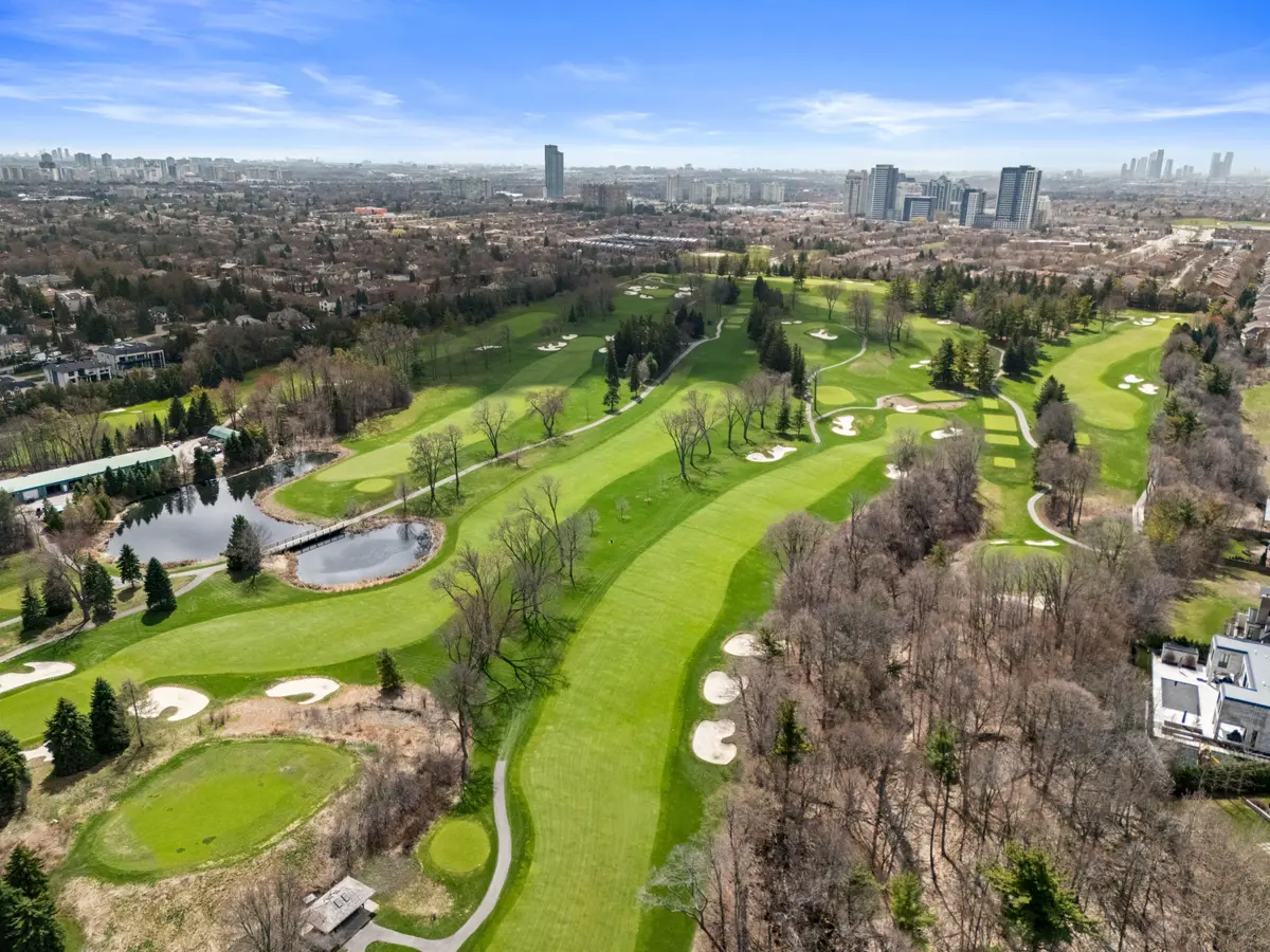 129 Rose Green DR, Vaughan, ON L4J 4R6