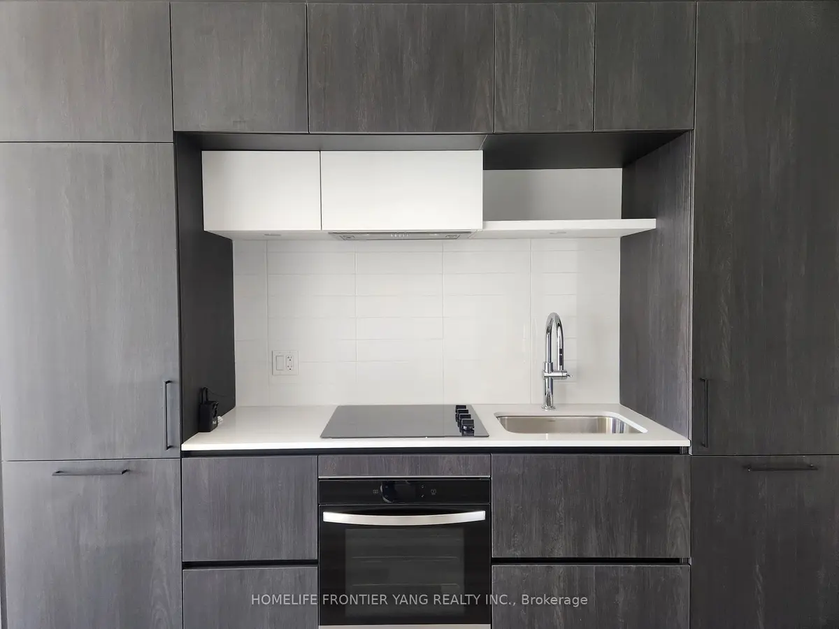 6 David Eyer RD #417, Richmond Hill, ON L4S 1M4