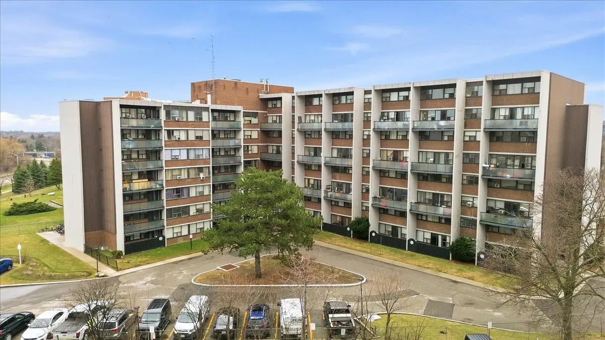 2121 Roche CT #707, Mississauga, ON L5K 2C7