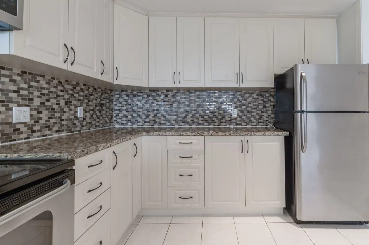 234 Albion RD #2203, Toronto W10, ON M9W 6A5