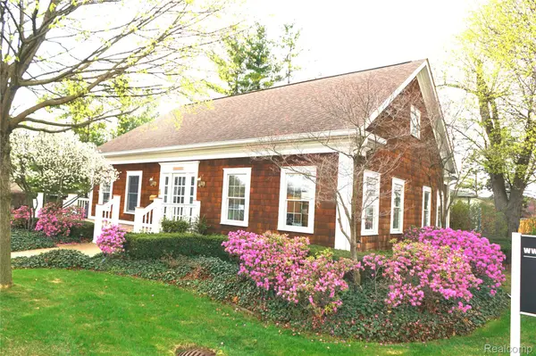 907 W 14 Mile RD, Clawson, MI 48017