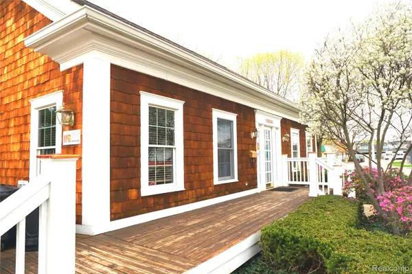 907 W 14 Mile RD, Clawson, MI 48017