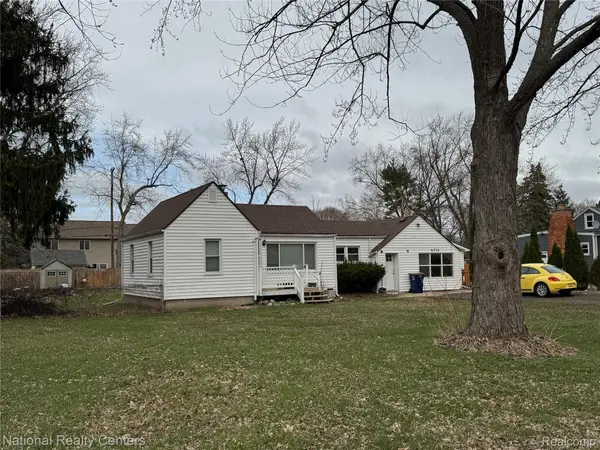 6376 Lanman DR, Waterford Charter Township, MI 48329
