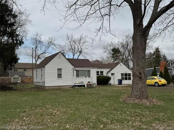 6376 Lanman DR, Waterford Charter Township, MI 48329