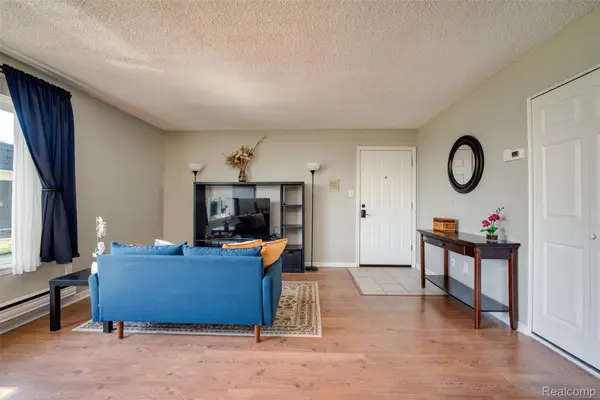 1866 Colonial Village WAY #1, Waterford Charter Township, MI 48328