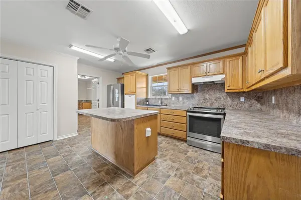 771 HCR 2233, West, TX 76691