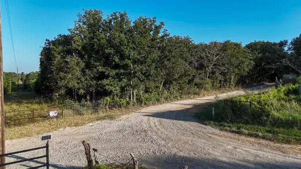 1957 Prairie Grove Road, Valley View, TX 76272