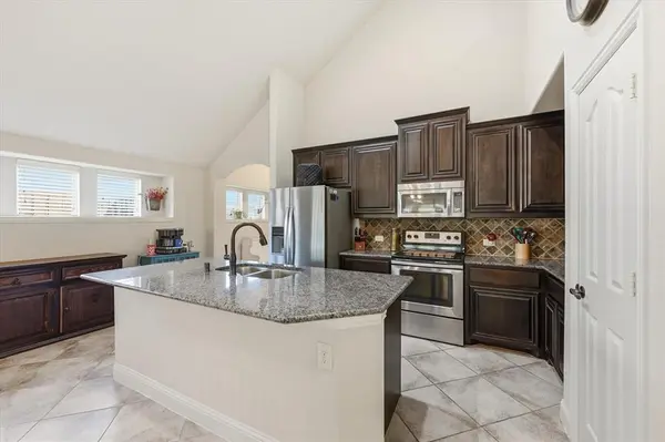 8421 Bonanza Street, Aubrey, TX 76227