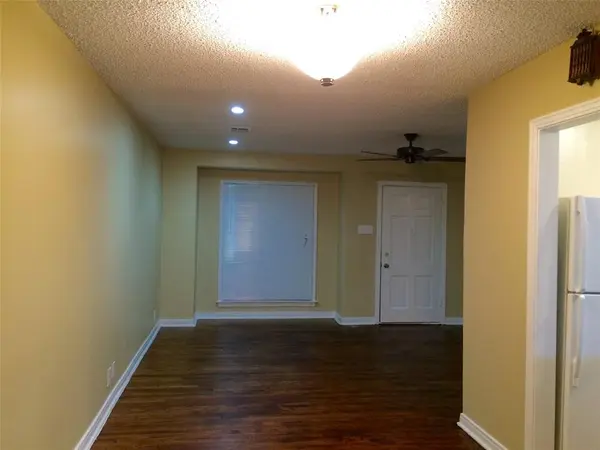 2912 W Clarendon Drive, Dallas, TX 75211