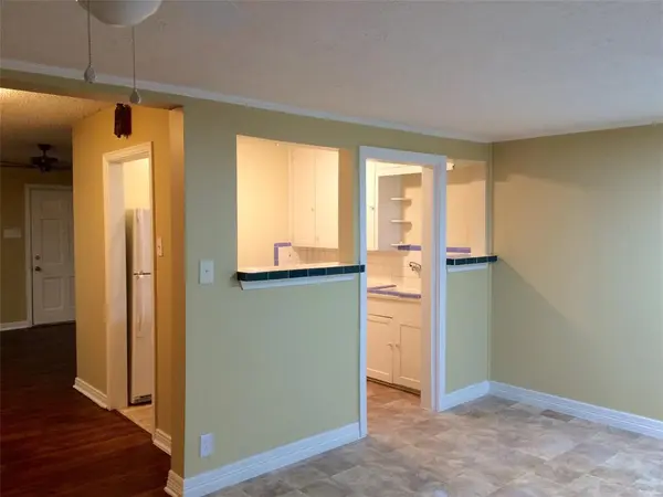 2912 W Clarendon Drive, Dallas, TX 75211