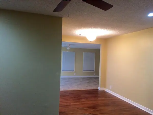 2912 W Clarendon Drive, Dallas, TX 75211