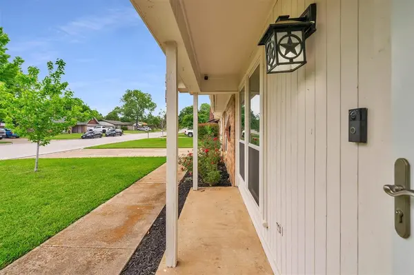 445 Parkridge Boulevard, Burleson, TX 76028