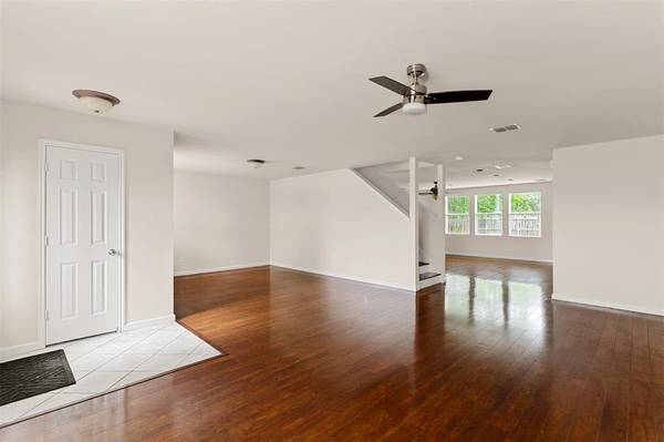 1416 Erin Drive, Burleson, TX 76028