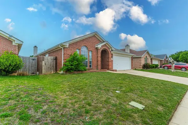 7404 Grass Valley Trail, Fort Worth, TX 76123