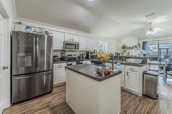 7404 Grass Valley Trail, Fort Worth, TX 76123