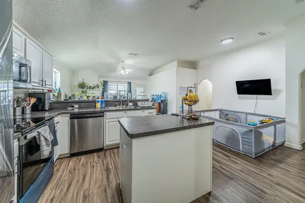 7404 Grass Valley Trail, Fort Worth, TX 76123