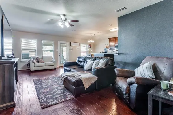 203 Commonwealth Circle, Waxahachie, TX 75165