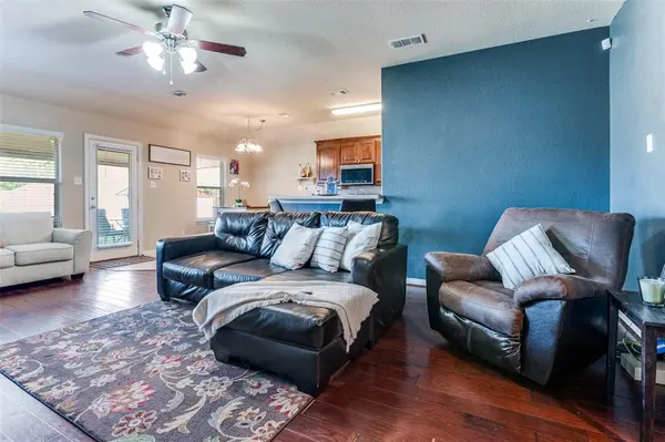 203 Commonwealth Circle, Waxahachie, TX 75165