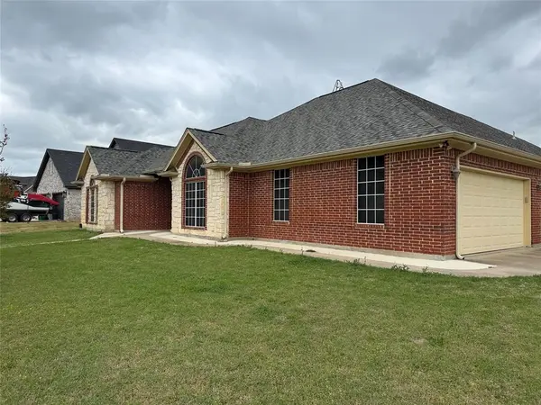 543 Islet Drive, Runaway Bay, TX 76426