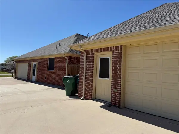 543 Islet Drive, Runaway Bay, TX 76426