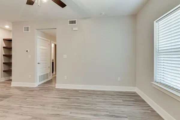 115 W Jones #102, Krum, TX 76249