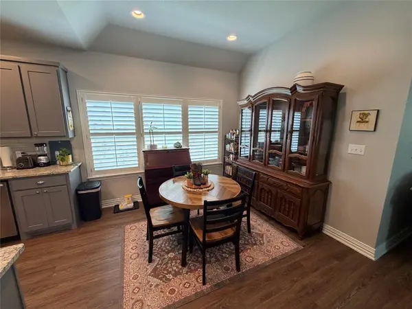 102 N McKown Avenue N, Sherman, TX 75092