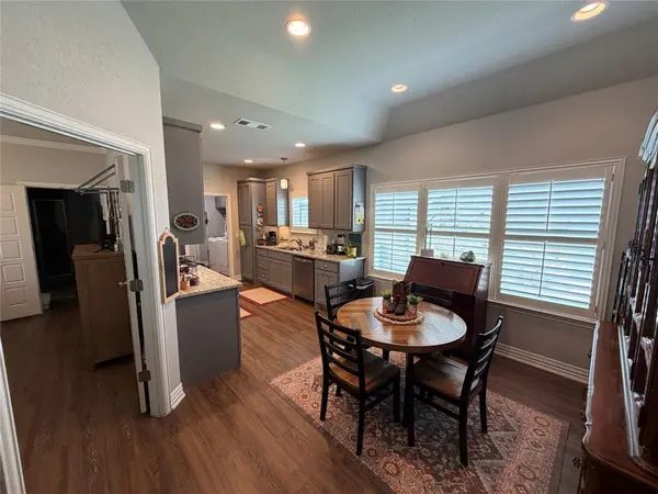 102 N McKown Avenue N, Sherman, TX 75092