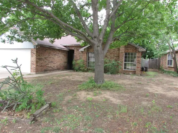 8337 Cloverglen Lane, Fort Worth, TX 76123