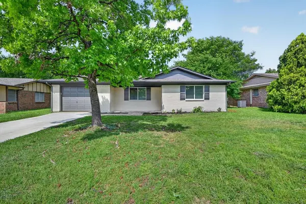 556 Hillery Street, Burleson, TX 76028