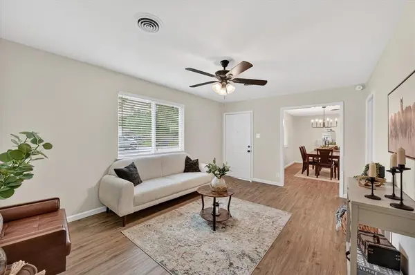 556 Hillery Street, Burleson, TX 76028