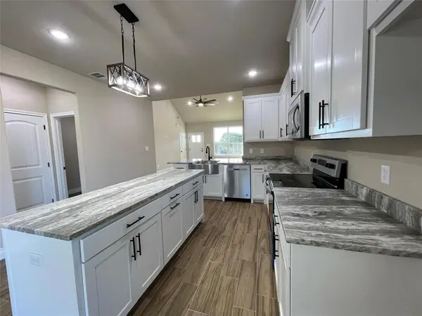 5403 San Jacinto Drive, Granbury, TX 76048