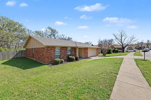 2312 Chinaberry Drive, Bedford, TX 76021