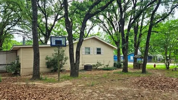 150 Meadow Lake Drive, Gun Barrel City, TX 75156
