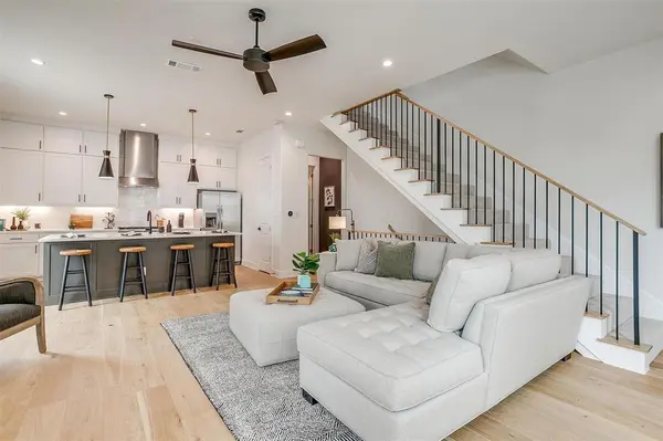 130 S Cooper Street, Arlington, TX 76013