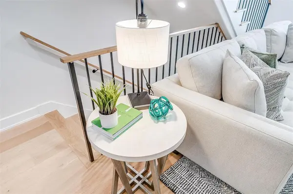 130 S Cooper Street, Arlington, TX 76013